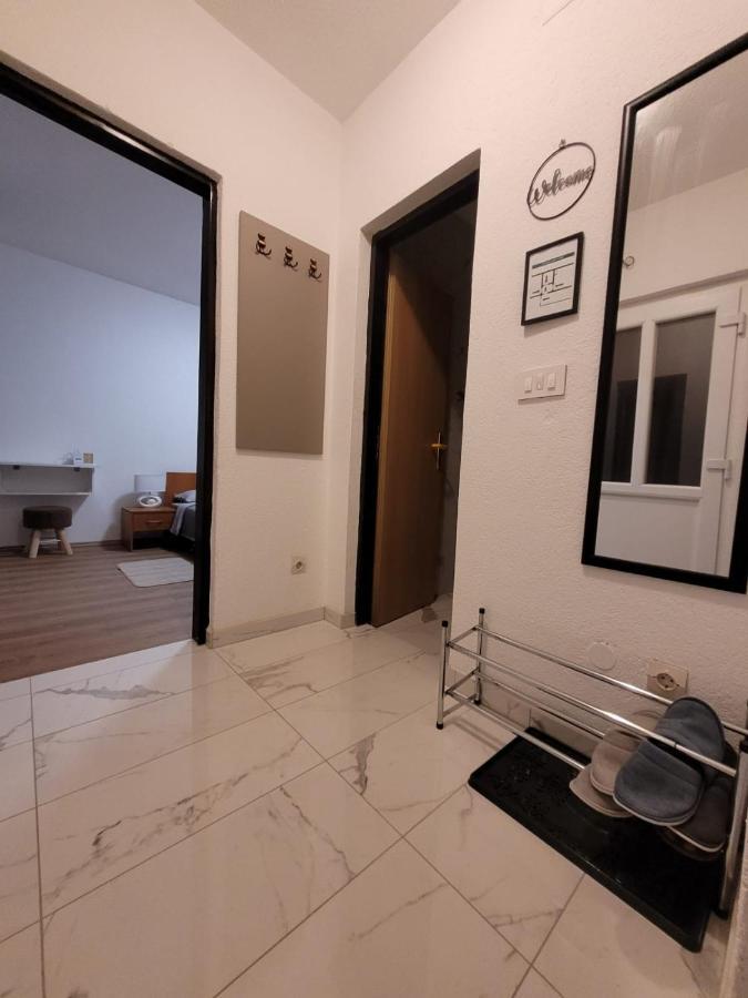 Kod Dide - Entry With Pin 0-24H Apartment Slavonski Brod Exterior photo